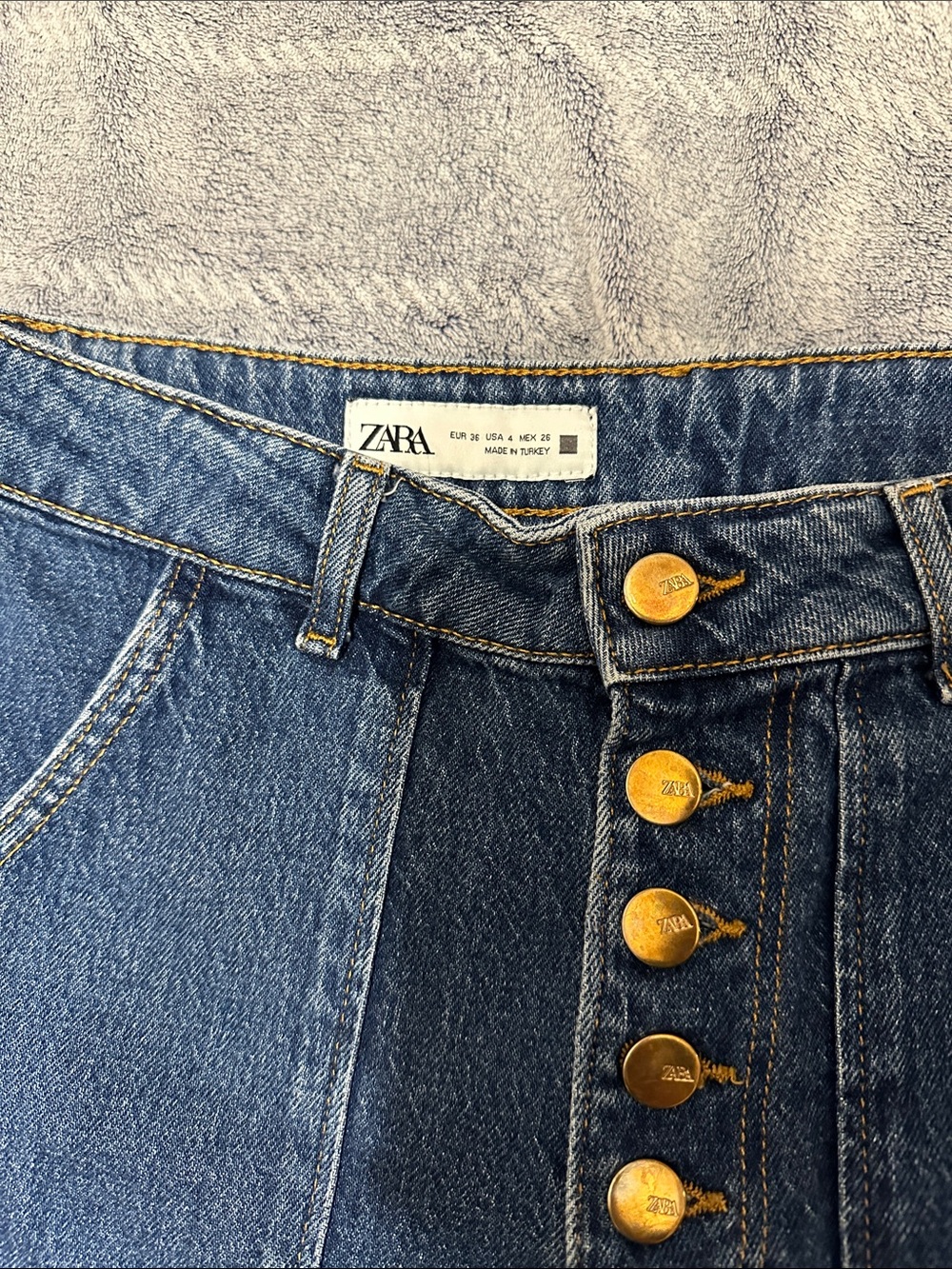 ZARA Dark Blue High-Rise Button-Front Jeans - Picture 4 of 5
